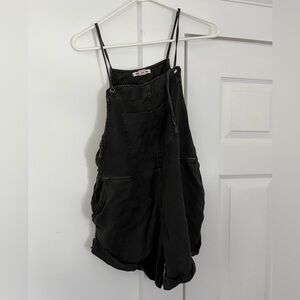 Black casual romper.